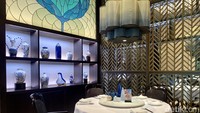 Restoran ini memiliki area yang luas dengan dekorasi bergaya oriental yang khas. Ditata dengan interior modern, simpel dan elegan dalam balutan warna biru yang cantik. Foto: detikcom
