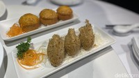 Biasanya tradisi ini dinikmati di pagi hari hingga menjelang makan siang. Aneka dimsum di Kim Tia tersedia dengan berbagai varian, mulai dari yang manis hingga yang gurih. Foto: detikcom