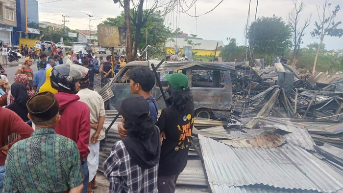 Sebanyak 11 kios di Kabupaten Jeneponto, Sulawesi Selatan (Sulsel), hangus terbakar.