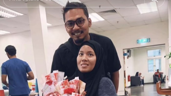 Kisah suami yang setia merawat istrinya yang hilang ingatan, mendadak viral di media sosial