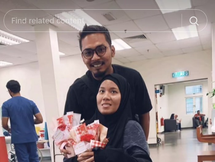 Kisah suami yang setia merawat istrinya yang hilang ingatan, mendadak viral di media sosial.