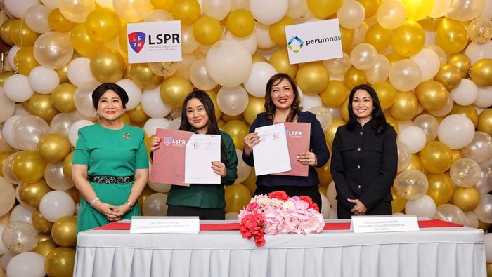 (Kiri-kanan) Dr. (H.C) Prita Kemal Gani MBA., MCIPR., APR., FIPR  Pendiri & Pemilik LSPR Institute,  Ghina Amani Kemal Gani  Eksekutif Direktur LSPR Institute, Imelda Alini Pohan Direktur Pemasaran Perum Perumnas, Ari Kartika Kepala Divisi Pemasaran  Korporasi & Digital Perum Perumnas, saat penandatanganan kerjasama  antara LSPR Institute dengan Perum Perumnas di Auditorium Kampus LSPR, Sudirman Park, Jakarta (15/1/2024).