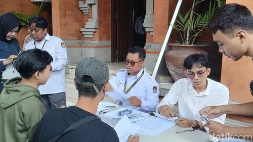 Layanan pindah memilih di KPU Denpasar.