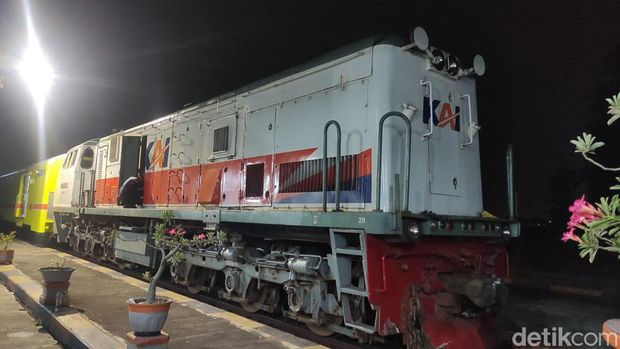 lokomotif KA Pandalungan berhasil dievakuasi