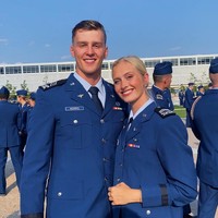 Lulus dari Akademi Angkatan Udara, Madison masih haus akan ilmu pengetahuan. Dia pun melanjutkan pendidikannya untuk meraih gelar Master jurusan kebijakan publik di Harvard Kennedy School. Foto: Instagram/@madiisabellaa