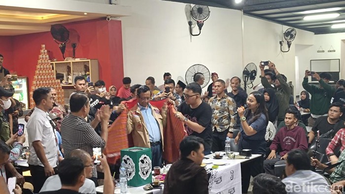 Mahfud Md di acara Tabrak Prof di Medan (Rizky Adha Mahendra/detikcom)