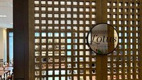 Hotel yang didirikan tahun 1919 ini memiliki restorannya sendiri, Restaurant Lotus. Kegiatan sarapan pengunjung dilakukan di dalam sini. Foto: soranews24.com