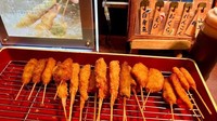 Di hotel ini, kamu juga bisa mencoba sarapan semacam kushikatsu atau sate-satean khas Jepang. Begini tampilan sate-sateannya. Foto: soranews24.com