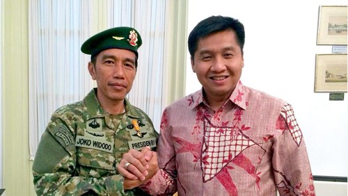 Salam komando Maruarar Sirait dan Jokowi
