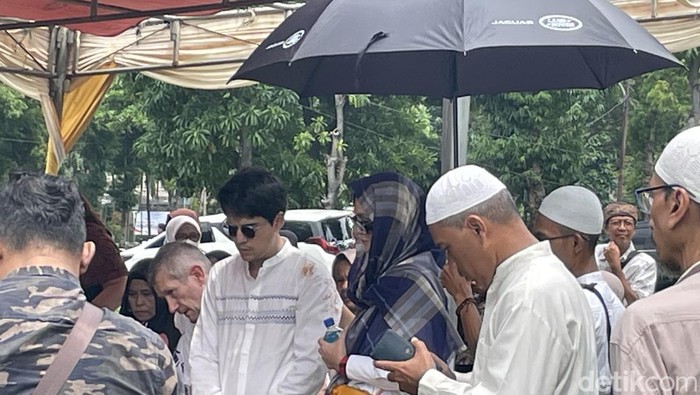 Ibunda Maxime Bouttier meninggal dunia.