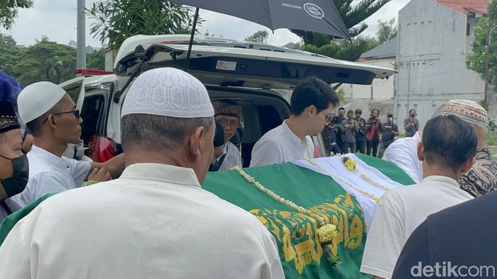 Ibunda Maxime Bouttier meninggal dunia.