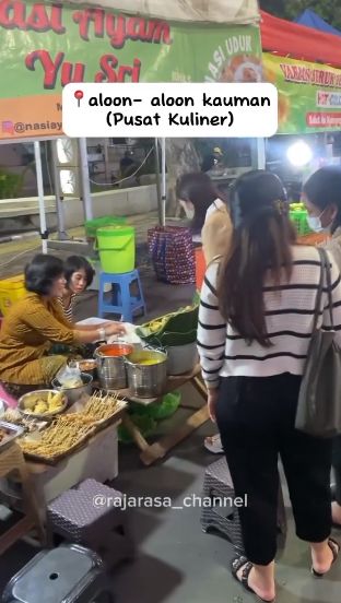 Penjual Nasi Ayam Semarang Cantik Ini Bikin Netizen Tertarik