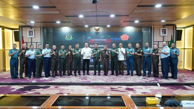 Panglima TNI Jenderal Agus Subiyanto bertemu dengan Jaksa Agung ST Burhanuddin di Gedung Kejagung RI. (Foto: dok. Istimewa/Puspen TNI)