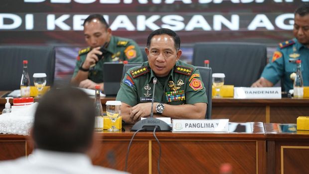 Panglima TNI Jenderal Agus Subiyanto bertemu dengan Jaksa Agung ST Burhanuddin di Gedung Kejagung RI. (Foto: dok. Istimewa/Puspen TNI)