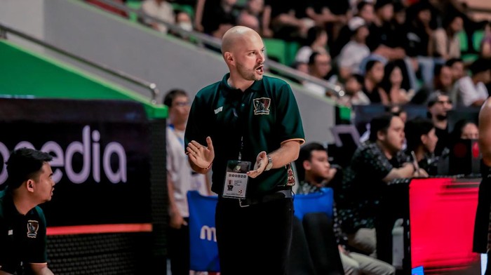 Pelatih Bima Perkasa Jogja, Predrag Lukic, saat menghdapi Bali United di IBL 2024 di GOR Purna Krida, Bali, Minggu (14/1/2024).
