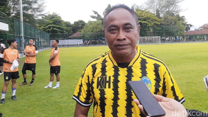 Pelatih PSIM Jogja, Kas Hartadi, saat ditemui di Lapangan Karang, Kotagede, Jogja, Minggu (14/1/2024).