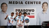 Para relawan siap memenangkan Prabowo-Gibran satu putaran.