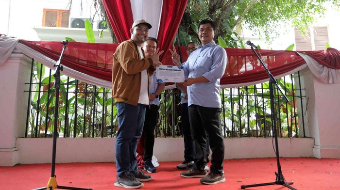 Pemuda Milenial Prabowo Indonesia Deklarasi Dukung Prabowo-Gibran Relawan Pemuda Milenial Prabowo Indonesia deklarasi mendukung paslon nomor urut 2 Prabowo Subianto dan Gibran Rakabuming Raka di Pilpres 2024. Deklarasi itu turut dihadiri Wakil Ketua Tim Kampanye Nasional (TKN) Prabowo Subianto-Gibran Rakabuming Raka Juri Ardiantoro dan Wakil Komandan TKN Pemilih Muda (Fanta) Prabowo-Gibran, Osco Olfriady.