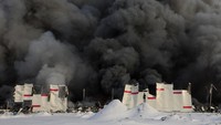 Kebakaran itu meliputi area seluas 70.000 meter persegi dan termasuk dalam kategori lima, yang paling serius, bermula di pinggiran kota terbesar kedua di Rusia.
