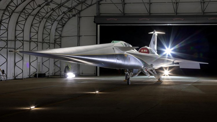 Penampakan Pesawat Canggih Milik NASA, Super Cepat Tapi Senyap The experimental quiet supersonic aircraft X-59, a collaboration of Lockheed Martins Skunk Works and NASA, is seen parked on tarmac in Palmdale, California, U.S. December 12, 2023. Lockheed Martin/Garry Tice/Handout via REUTERS. THIS IMAGE HAS BEEN SUPPLIED BY A THIRD PARTY