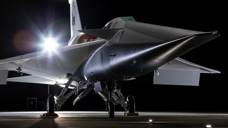 The experimental quiet supersonic aircraft X-59, a collaboration of Lockheed Martin's Skunk Works and NASA, is seen parked on tarmac in Palmdale, California, U.S. December 12, 2023.  Lockheed Martin/Garry Tice/Handout via REUTERS.   THIS IMAGE HAS BEEN SUPPLIED BY A THIRD PARTY