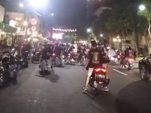 Viral Gerombolan Pesilat Keroyok 2 Pemuda di Jalan Tunjungan Surabaya