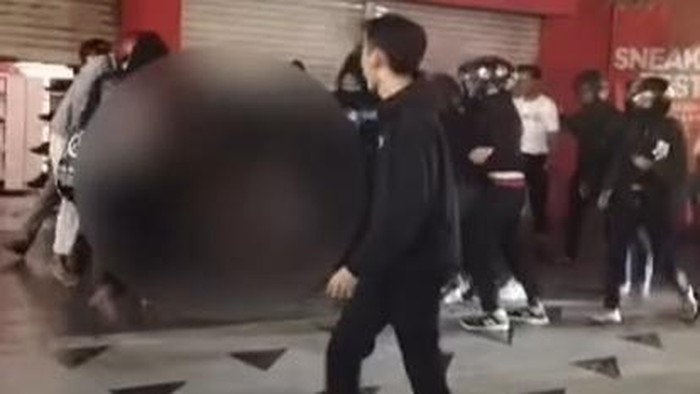 Pengeroyokan pesilat tunjungan surabaya