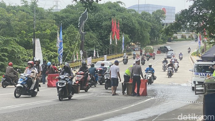 Penutup Gorong-Gorong GDC Depok Rusak Lagi, Polisi Pasang Water Barrier
