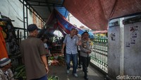 Kondisi yang tak layak itu membuat warga tergerak sehingga mendapat atensi dari Polda Metro Jaya dan Babah Alun.