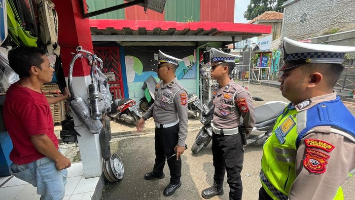 Polisi mendatangi penjual knalpot di Cimahi