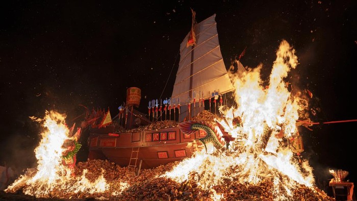 Ethnic Chinese devotees pulled a special Wangkang ship during the night culminating in a send-off ceremony where the barge was set aflame so that the collected spirits can symbolically sail into another realm during Wangkang or 