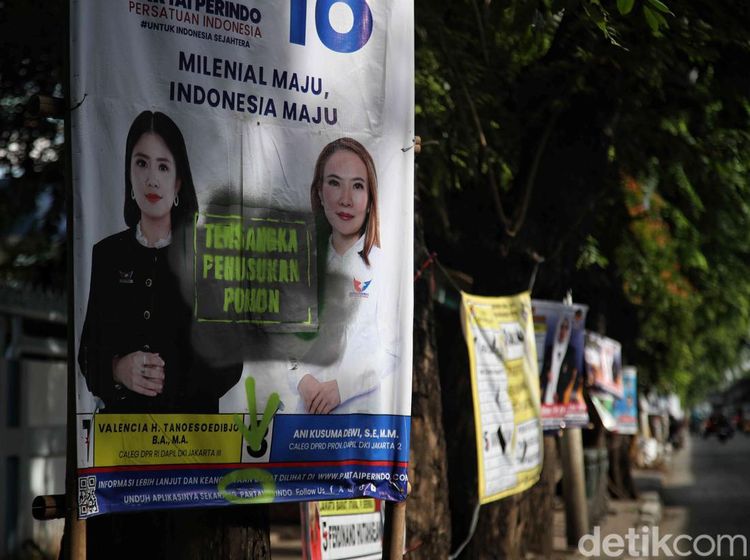 Potret Poster Caleg Dicap Tersangka Penusukan Pohon