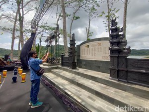 Ada yang Baru Nih di Kulon Progo, Prasasti Bedhol Desa di Waduk Sermo