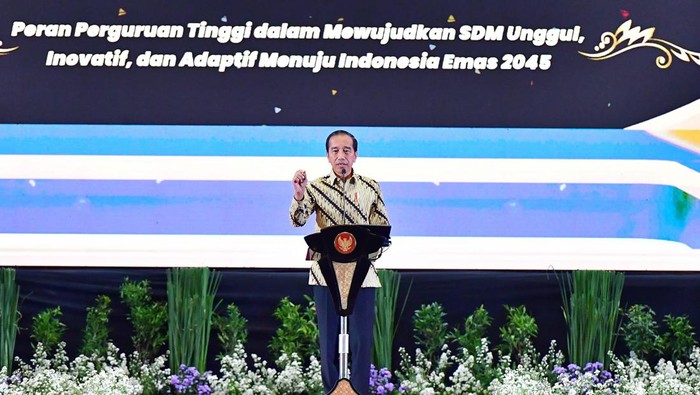 Presiden Jokowi memberikan sambutan pada acara Pembukaan Konvensi XXIX dan Temu Tahunan XXV Forum Rektor Indonesia di Graha Unesa Kampus II, Kota Surabaya, Provinsi Jawa Timur, pada Senin, 15 Januari 2024.

(Foto: Vico - Biro Pers Sekretariat Presiden)