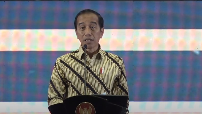 Presiden Jokowi saat membuka Konvensi XXIX dan Temu Tahunan XXV Forum Rektor Indonesia di Surabaya, Senin (15/1/2024). (Dok. Youtube Sekretariat Presiden)