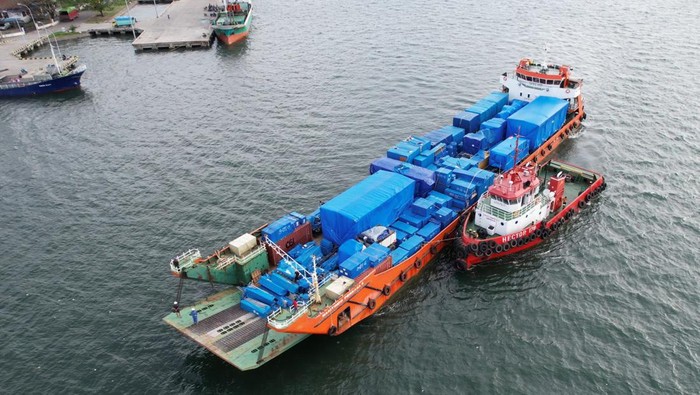 Proses mobilisasi melalui jalur laut Mobile Power Plant berkapasitas 50 MW dari Paya Pasir, Sumatera Utara ke Suppa, Sulawesi Selatan.