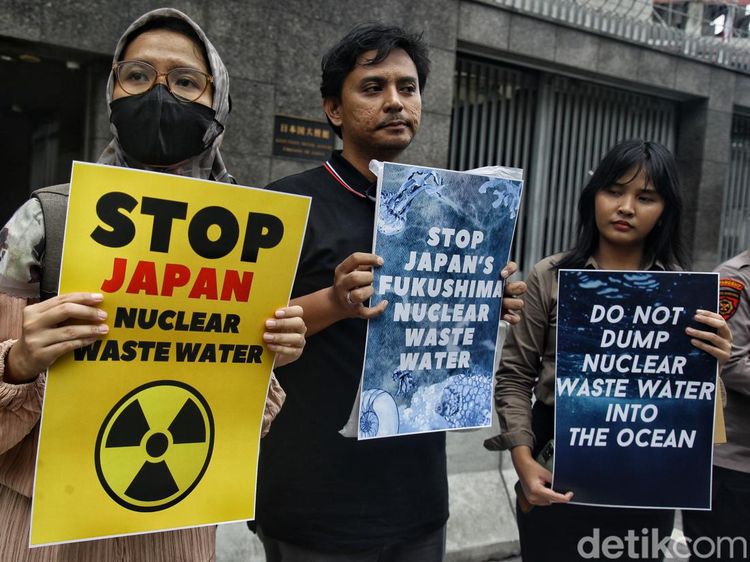 Protes Pembuangan Limbah Nuklir Fukushima ke Laut