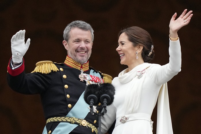 Denmarks King Frederik X and Denmarks Queen Mary wave from the balcony of Christiansborg Palace in Copenhagen, Denmark, Sunday, Jan. 14, 2024. Queen Margrethe II has become Denmarks first monarch to abdicate in nearly 900 years when she handed over the throne to her son, who has become King Frederik X. (AP Photo/Martin Meissner)