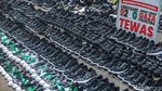 Ribuan Sepatu Anak Mejeng di Depan Kedubes AS, Ada Apa?