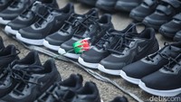 Usai aksi, ribuan sepatu ini akan disumbangkan untuk anak-anak Indonesia yang masih bersekolah di berbagai pelosok negeri.