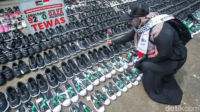 Ribuan Sepatu Anak Mejeng di Depan Kedubes AS, Ada Apa? Ribuan Sepatu Anak Mejeng di Depan Kedubes AS, Ada Apa?