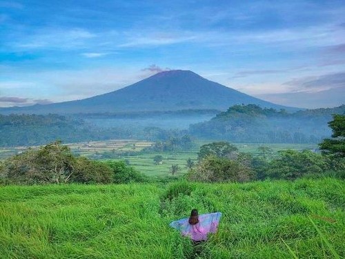 Salah satu objek wisata yang tersembunyi di kawasan Bali timur adalah Bukit Cinta Pangi. (Foto: karangasemkab.go.id)