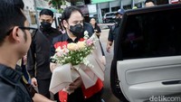 Pantauan detikcom di lokasi, Senin (15/1/2024), Dito Mahendra tiba di PN Jaksel, Jalan Ampera Raya, Jakarta Selatan sekitar pukul 10.08 WIB.