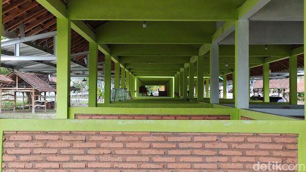 Suasana sepi Taman Kuliner di terminal Dhaksinarga Wonosari, Senin (15/1/2024)