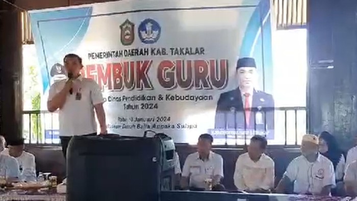 Tangkapan layar video Sekda Takalar Muhammad Hasbi menyebut janji Presiden Jokowi jika anaknya menang.