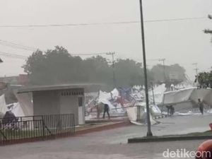 Puluhan Tenda UMKM di Sidoarjo Porak-poranda Imbas Hujan Disertai Angin Kencang