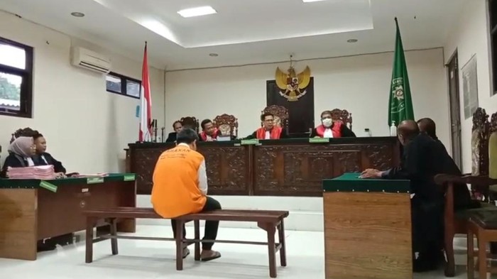 Andrie Wibowo Eka Wardhana, terdakwa kebakaran Bromo karena flare prewedding saat sidang tuntutan