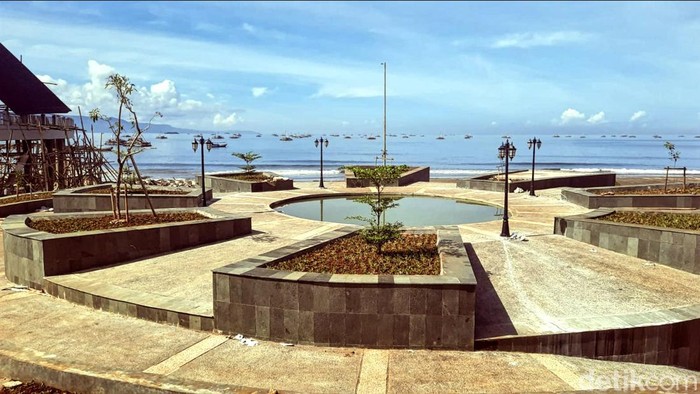 Viral Bocah Palabuhanratu Berenang di Kolam Lumpur Area Proyek Alun-alun Laut