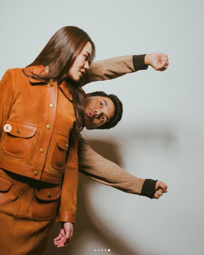 Meski hingga kini Aaliyah dan Thariq tak pernah memamerkan kemesraan mereka secara langsung melalui akun media sosial masing-masing, namun kemesraan keduanya sudah beberapa kali tertangkap kamera dan viral di media sosial. Tak sedikit juga yang mendukung hubungan keduanya hingga ke jenjang yang lebih serius. Foto: Instagram/@erichalamin