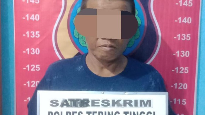 AH, pelaku pencurian truk majikannya. (Dok. Polres Tebing Tinggi)